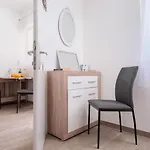 In - Zf Hvar هفار